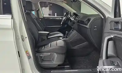 Volkswagen Tiguan 2020 2.0 Автомат в Москве № 215177, миниатюра 11