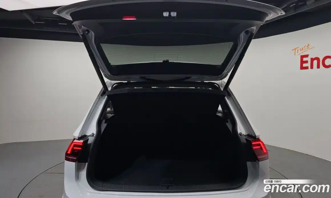 Volkswagen Tiguan 2020 2.0 Автомат в Москве № 215177, фото 20