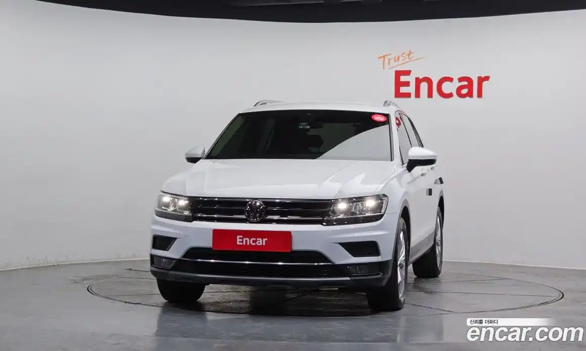 Volkswagen Tiguan 2020 2.0 Автомат в Москве № 215177, фото 3