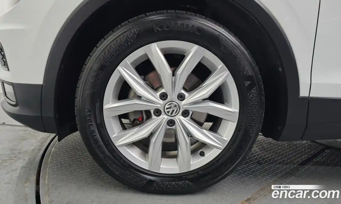 Volkswagen Tiguan 2020 2.0 Автомат в Москве № 215177, фото 5