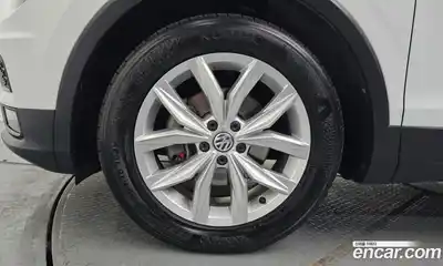 Volkswagen Tiguan 2020 2.0 Автомат в Москве № 215177, миниатюра 5