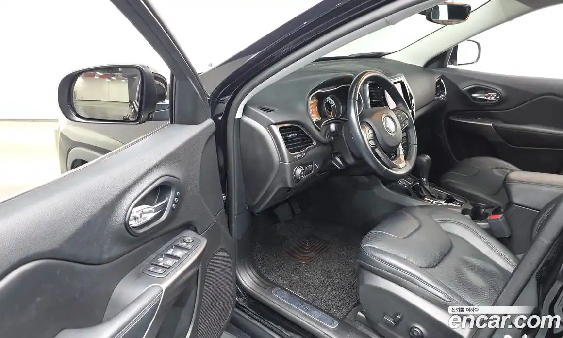 Jeep Cherokee 2021 2.4 Автомат в Москве № 215485, фото 15