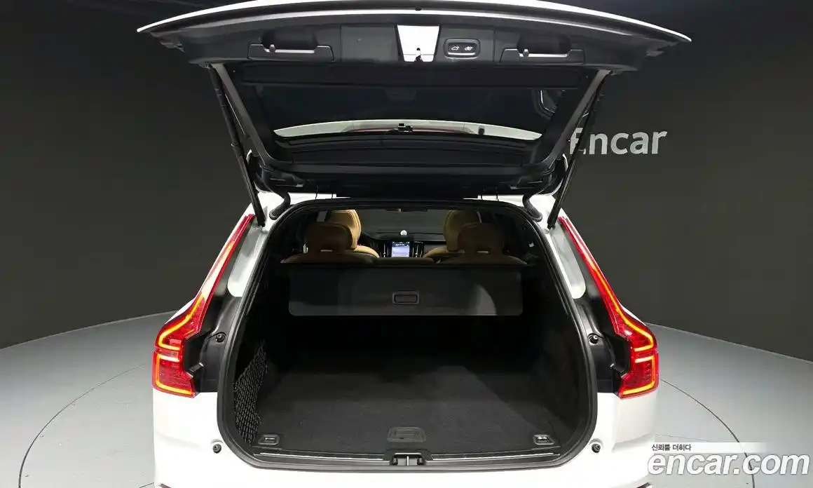 Volvo XC60 2024 2.0 Автомат в Москве № 230389, фото 15