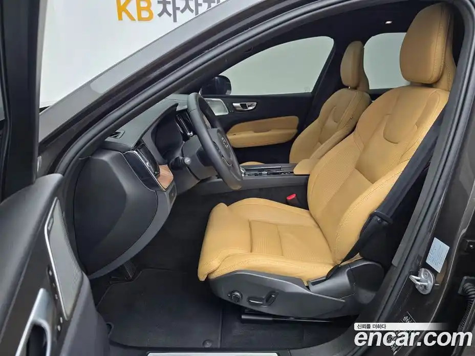 Volvo XC60 2024 2.0 Автомат в Москве № 230869, фото 10