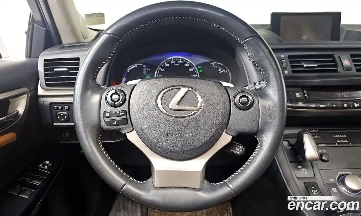 Lexus CT200h 2015 1.8 Автомат в Москве № 232035, фото 13