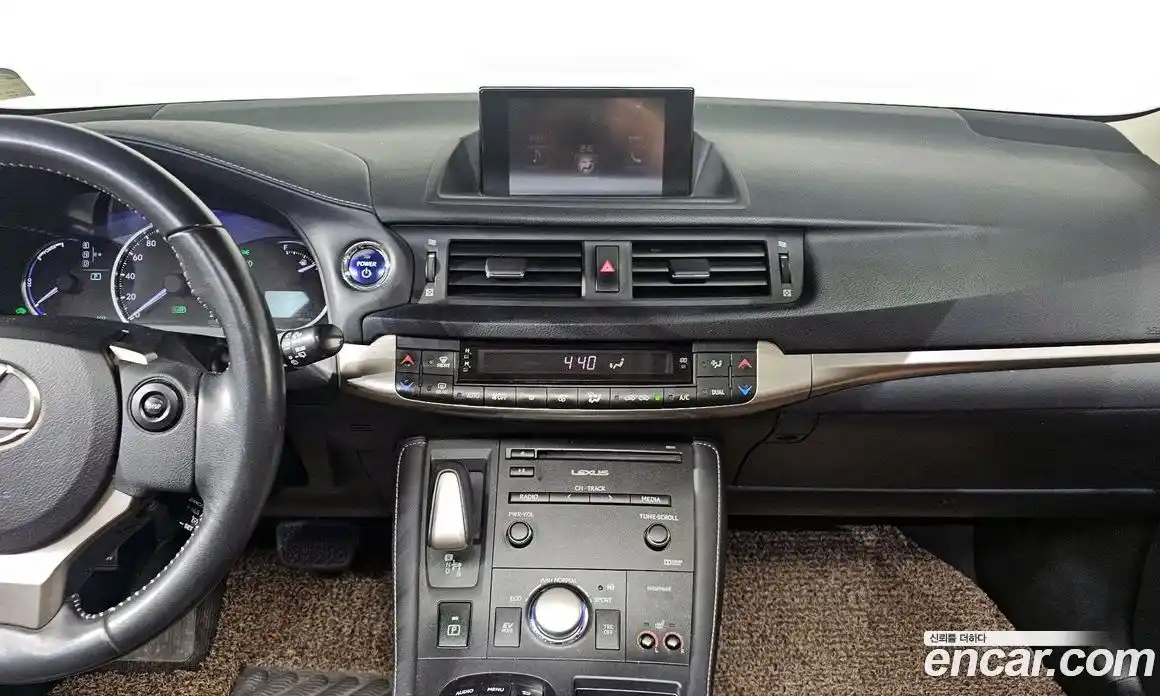 Lexus CT200h 2015 1.8 Автомат в Москве № 232035, фото 15