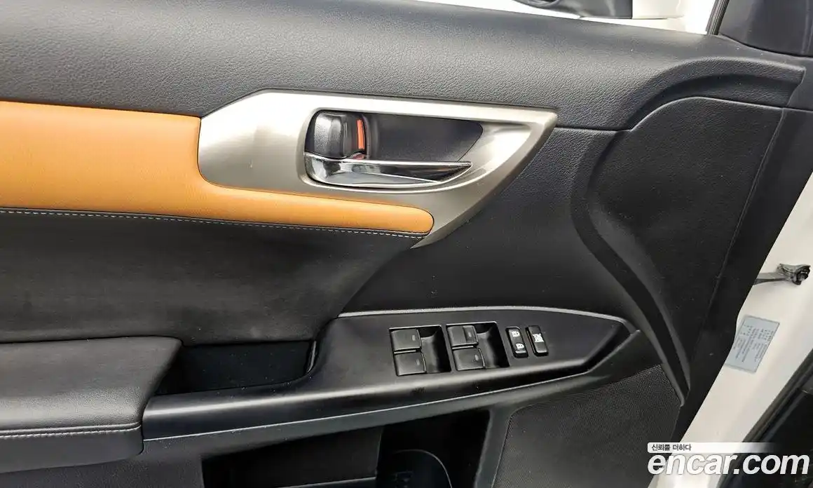 Lexus CT200h 2015 1.8 Автомат в Москве № 232035, фото 18