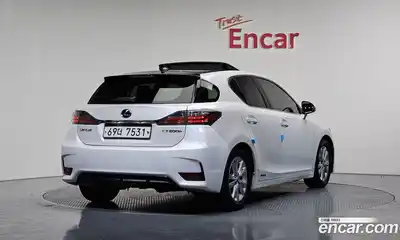 Lexus CT200h 2015 1.8 Автомат в Москве № 232035, миниатюра 2