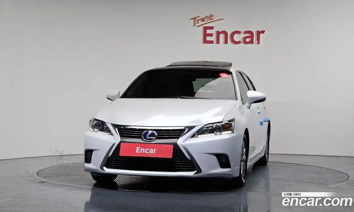 Lexus CT200h 2015 1.8 Автомат в Москве № 232035, фото 3