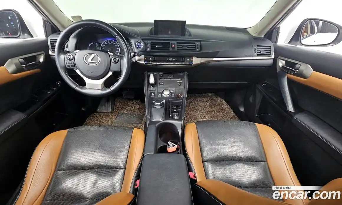 Lexus CT200h 2015 1.8 Автомат в Москве № 232035, фото 7