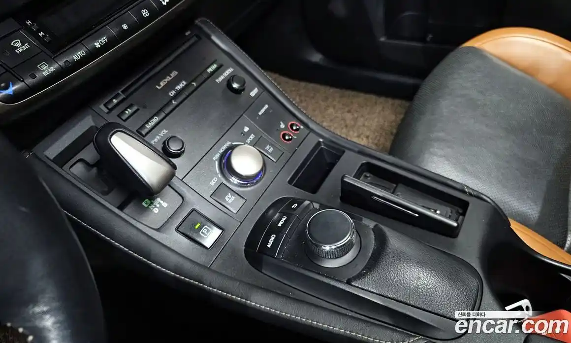 Lexus CT200h 2015 1.8 Автомат в Москве № 232035, фото 9