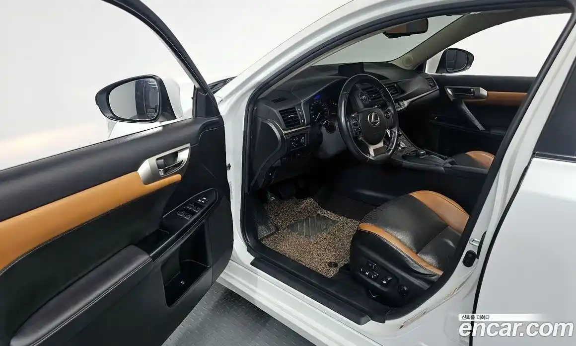 Lexus CT200h 2015 1.8 Автомат в Москве № 232035, фото 10