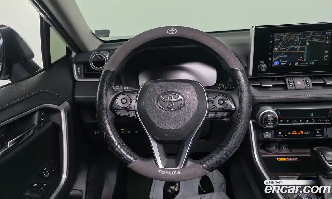 Toyota RAV4 2023 2.5 Автомат в Москве № 302628, фото 12