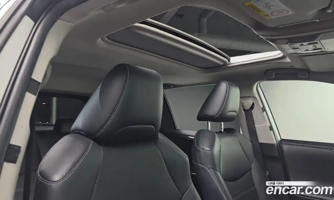 Toyota RAV4 2023 2.5 Автомат в Москве № 302628, фото 14