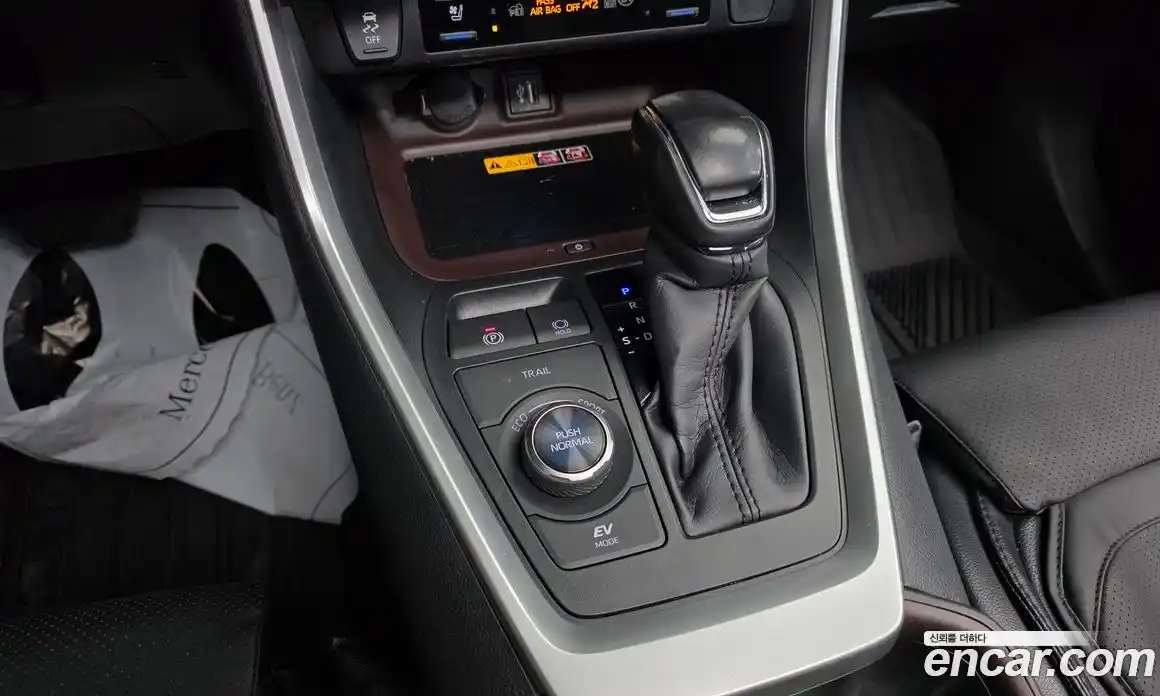 Toyota RAV4 2023 2.5 Автомат в Москве № 302628, фото 15