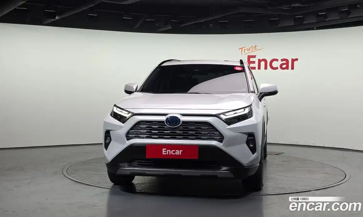 Toyota RAV4 2023 2.5 Автомат в Москве № 302628, фото 18