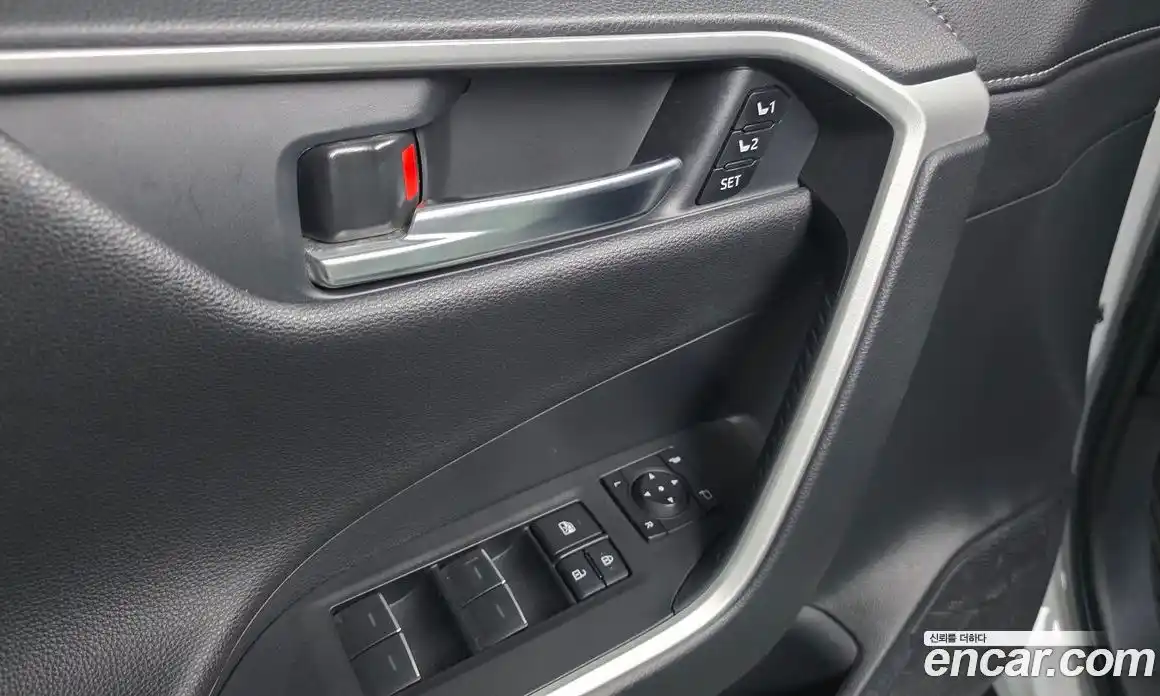 Toyota RAV4 2023 2.5 Автомат в Москве № 302628, фото 19