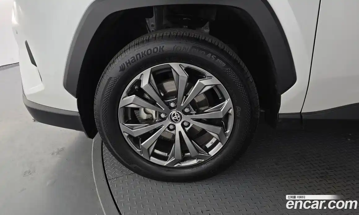 Toyota RAV4 2023 2.5 Автомат в Москве № 302628, фото 8