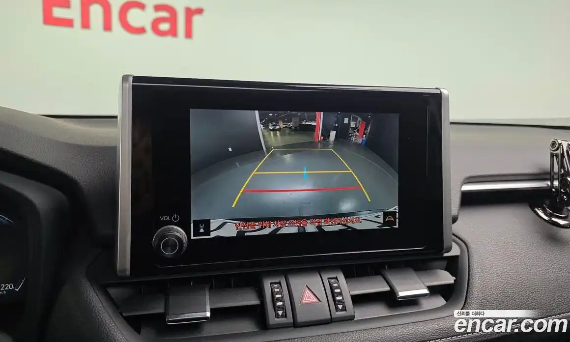 Toyota RAV4 2023 2.5 Автомат в Москве № 302628, фото 9