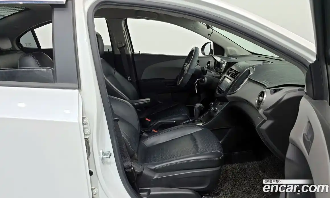 Chevrolet Aveo 2015 1.4 Автомат в Москве № 314886, фото 17