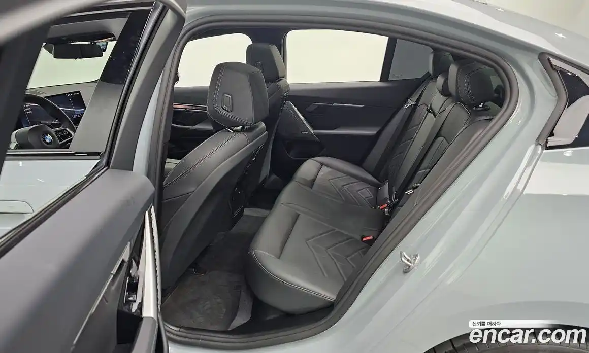 BMW 5-Series 2025 2.0 Автомат в Москве № 318064, фото 4