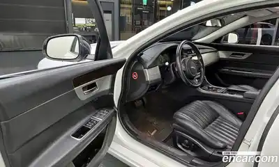 Jaguar XF 2017 2.0 Автомат в Москве № 335809, миниатюра 11