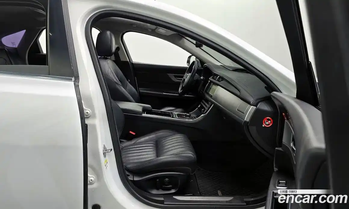 Jaguar XF 2017 2.0 Автомат в Москве № 335809, фото 10