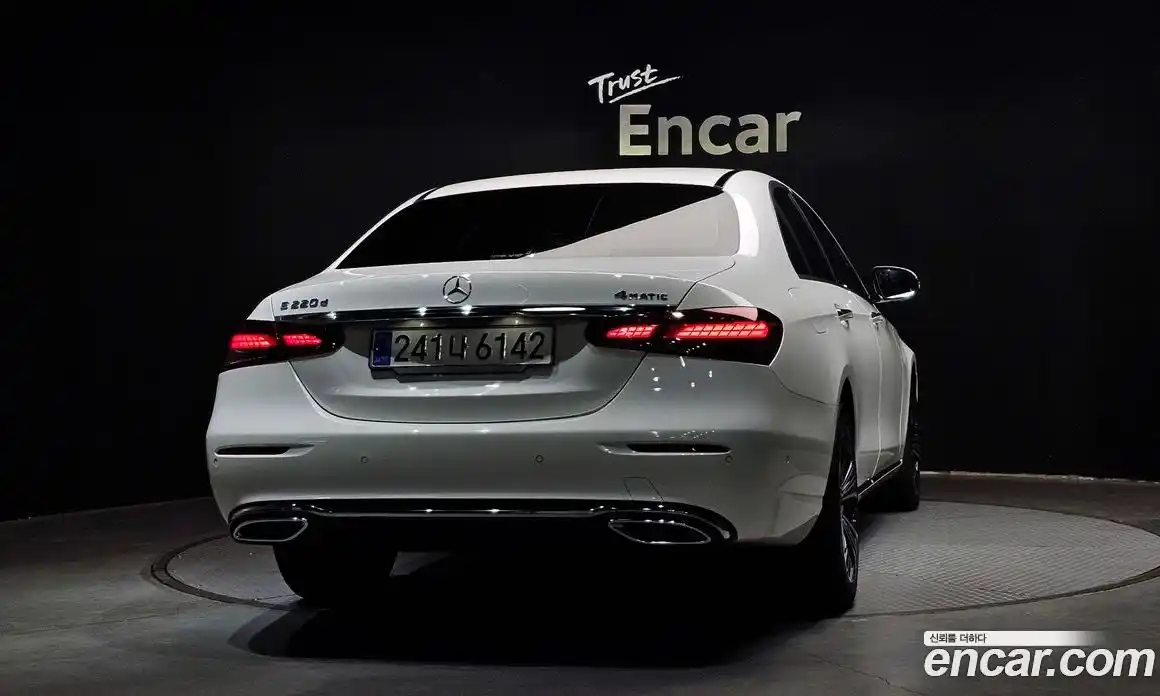 Mercedes-Benz E-Class 2023 1.9 Автомат в Москве № 370075, фото 4