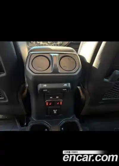 Jeep Gladiator 2022 3.6 Автомат в Москве № 432763, миниатюра 5