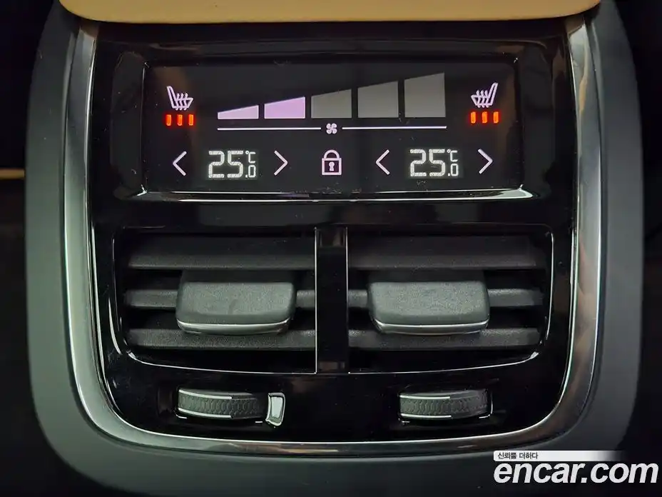 Volvo XC90 2024 2.0 Автомат в Москве № 470082, фото 16