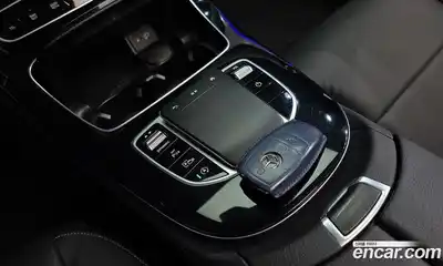 Mercedes-Benz E-Class 2021 2.0 Автомат в Москве № 494904, миниатюра 9