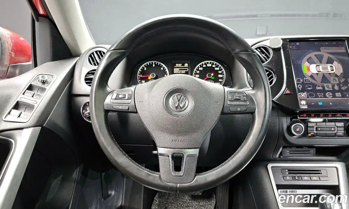 Volkswagen Tiguan 2014 2.0 Автомат в Москве № 520806, фото 13