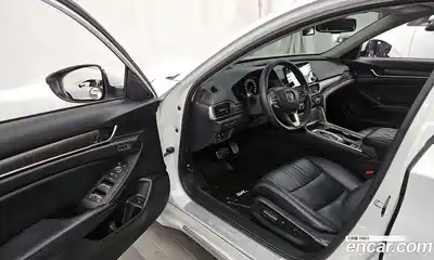 Honda Accord 2018 2.0 Автомат в Москве № 526163, миниатюра 10
