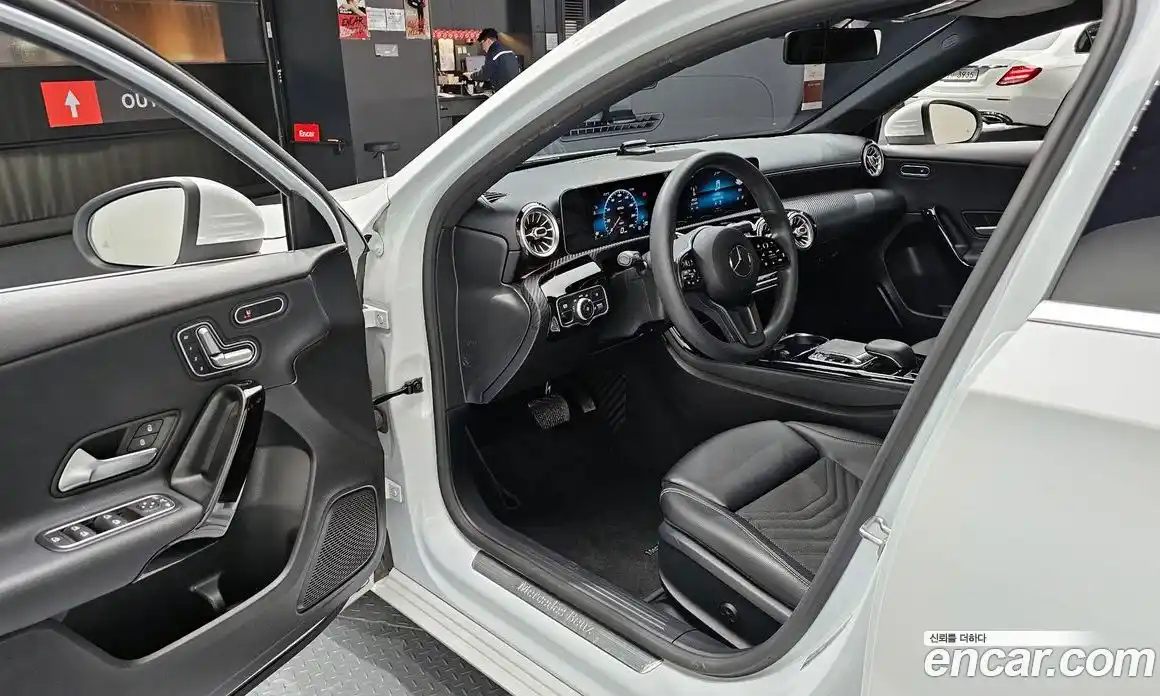 Mercedes-Benz A-Class 2019 2.0 Автомат в Москве № 542385, фото 11