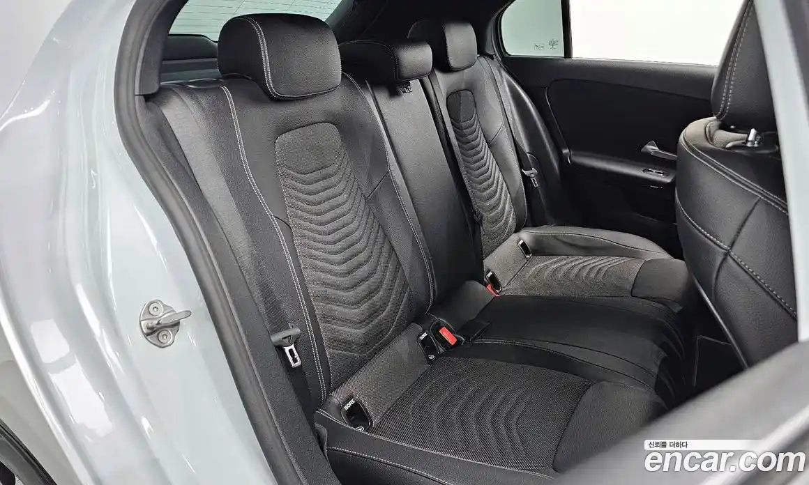 Mercedes-Benz A-Class 2019 2.0 Автомат в Москве № 542385, фото 12