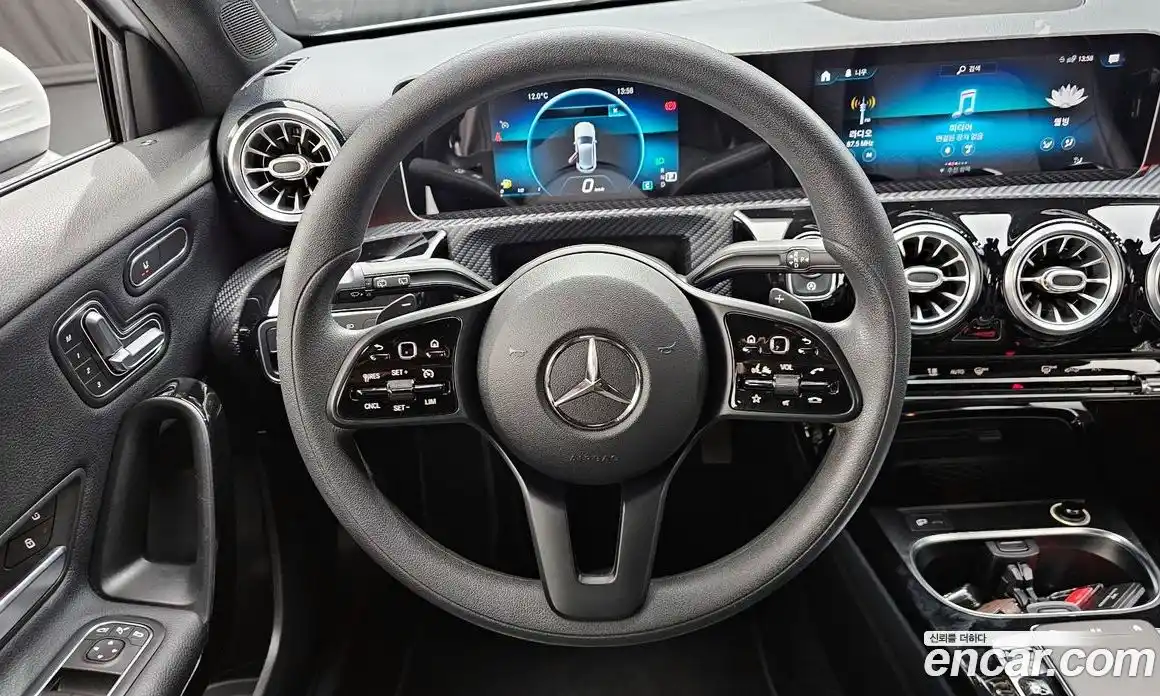 Mercedes-Benz A-Class 2019 2.0 Автомат в Москве № 542385, фото 13