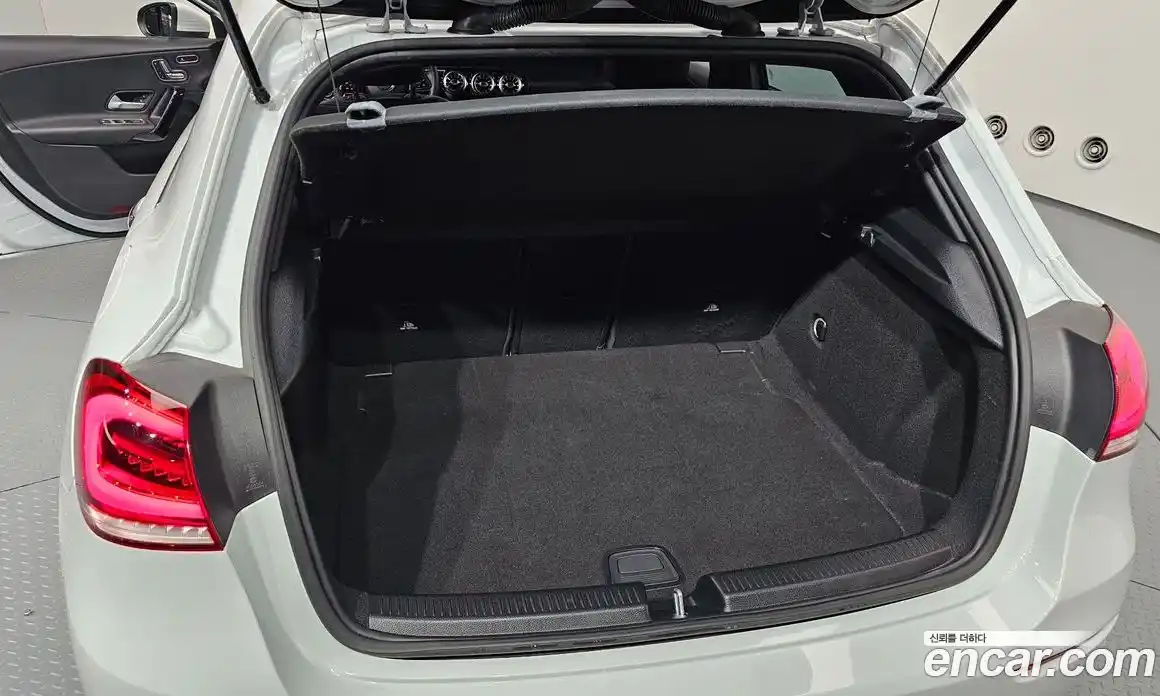 Mercedes-Benz A-Class 2019 2.0 Автомат в Москве № 542385, фото 20