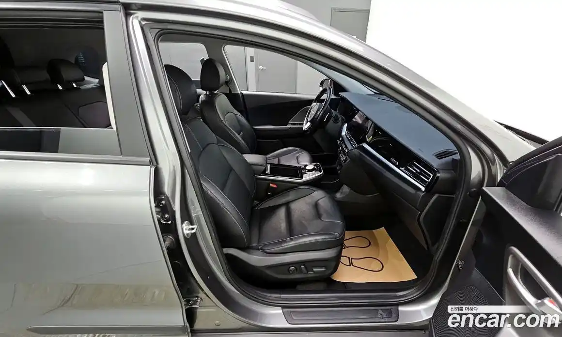 Kia Niro 2023 0.2 Автомат в Москве № 121342, фото 13