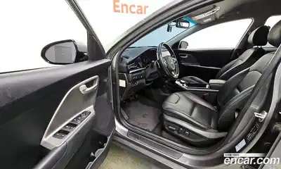 Kia Niro 2023 0.2 Автомат в Москве № 121342, миниатюра 10