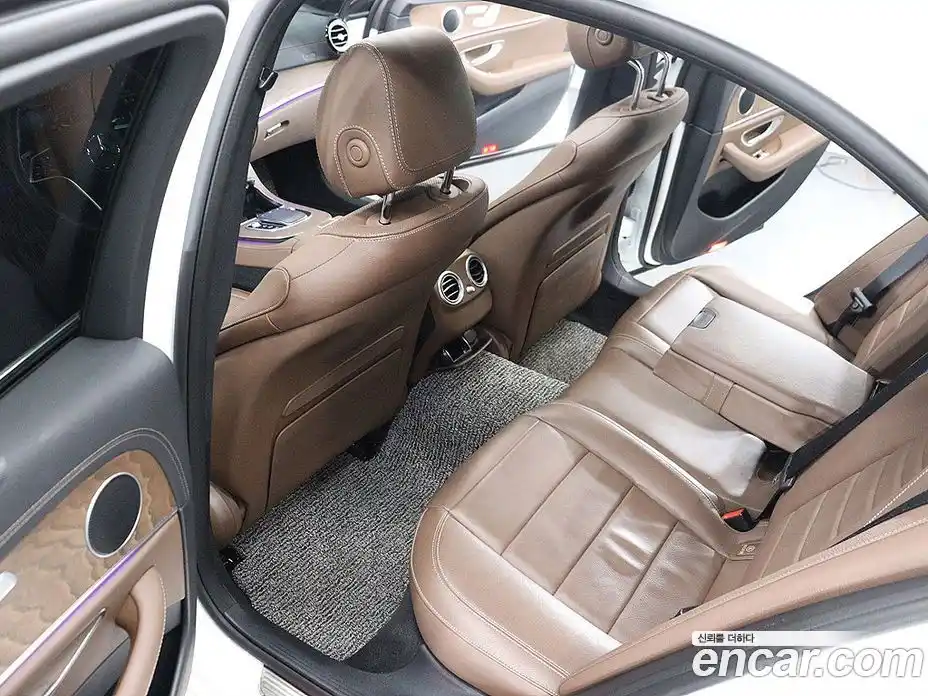 Mercedes-Benz E-Class 2023 2.0 Автомат в Москве № 139516, фото 15