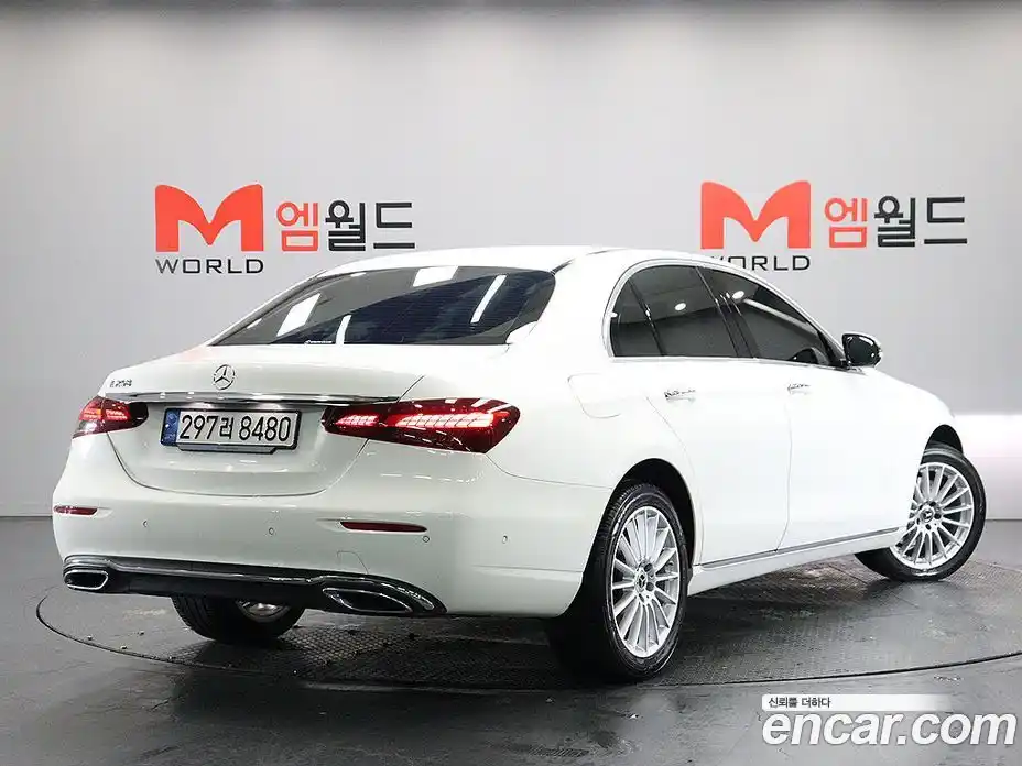 Mercedes-Benz E-Class 2023 2.0 Автомат в Москве № 139516, фото 3