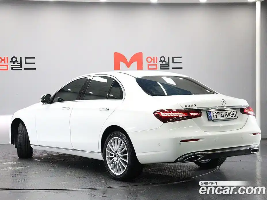 Mercedes-Benz E-Class 2023 2.0 Автомат в Москве № 139516, фото 4