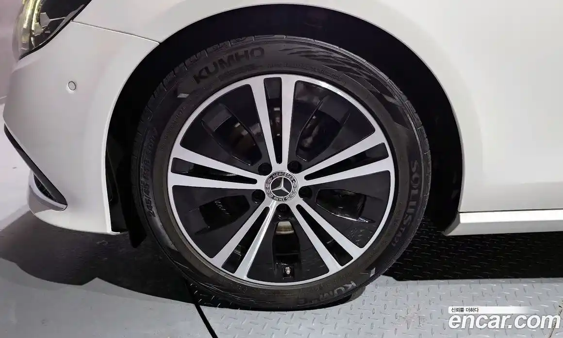 Mercedes-Benz E-Class 2021 2.0 Автомат в Москве № 139717, фото 5