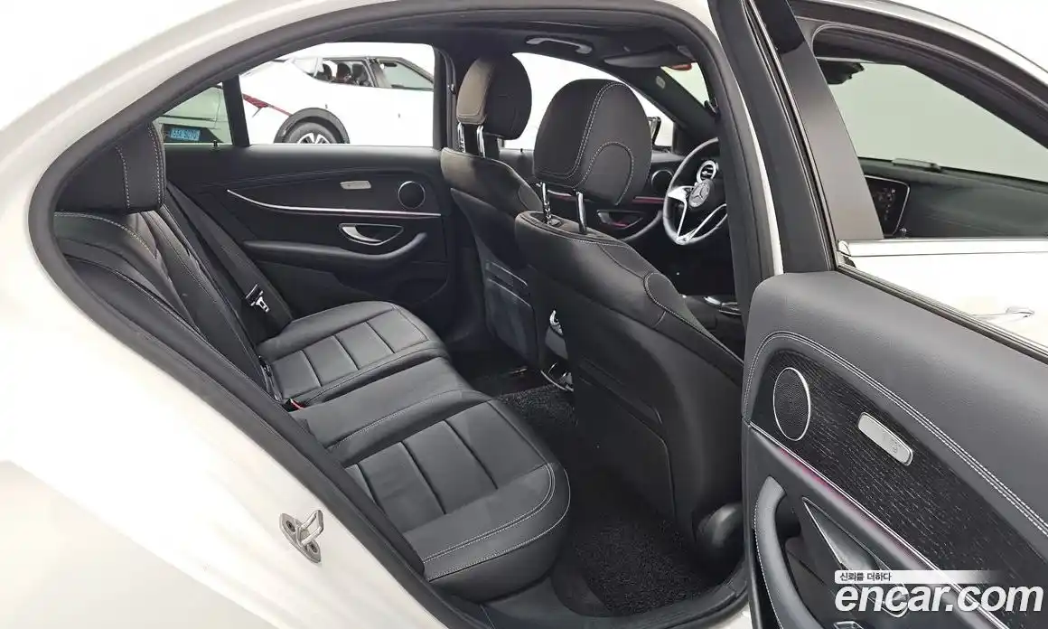 Mercedes-Benz E-Class 2023 2.0 Автомат в Москве № 140624, фото 12