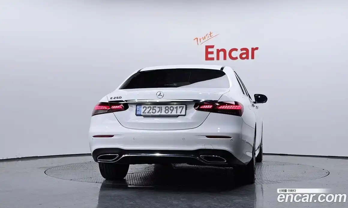 Mercedes-Benz E-Class 2023 2.0 Автомат в Москве № 140624, фото 4