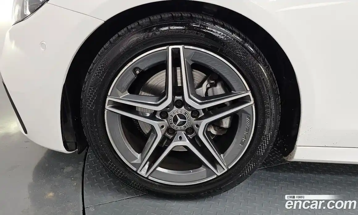 Mercedes-Benz E-Class 2023 2.0 Автомат в Москве № 140624, фото 5