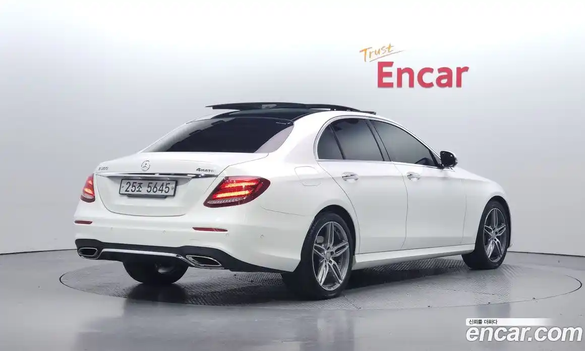 Mercedes-Benz E-Class 2017 2.0 Автомат в Москве № 143252, фото 14