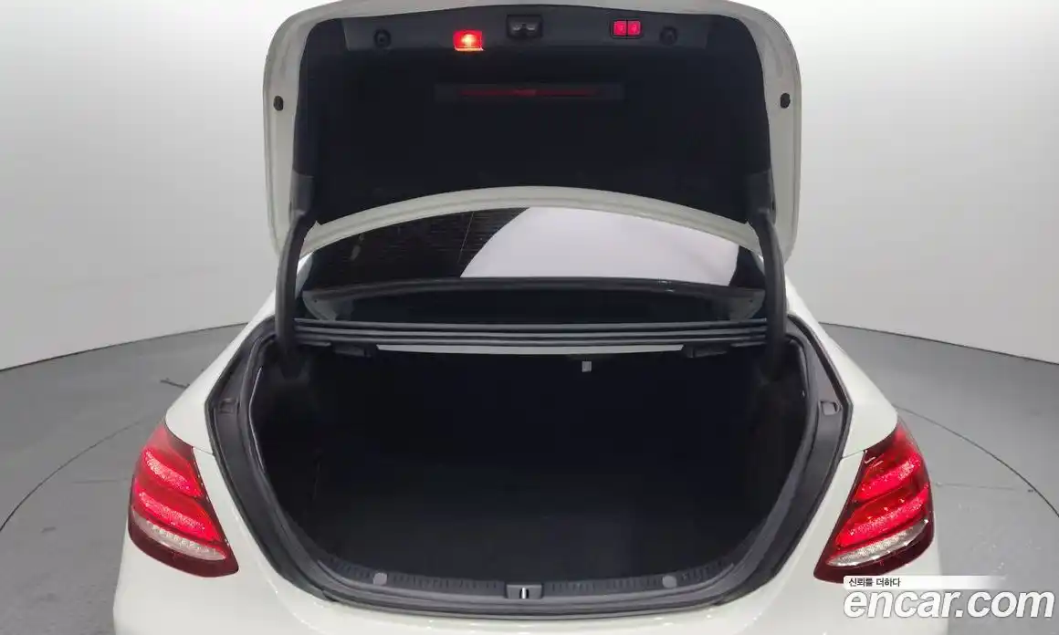 Mercedes-Benz E-Class 2017 2.0 Автомат в Москве № 143252, фото 8