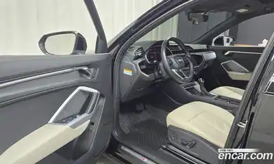 Audi Q3 2023 2.0 Автомат в Москве № 163005, миниатюра 3