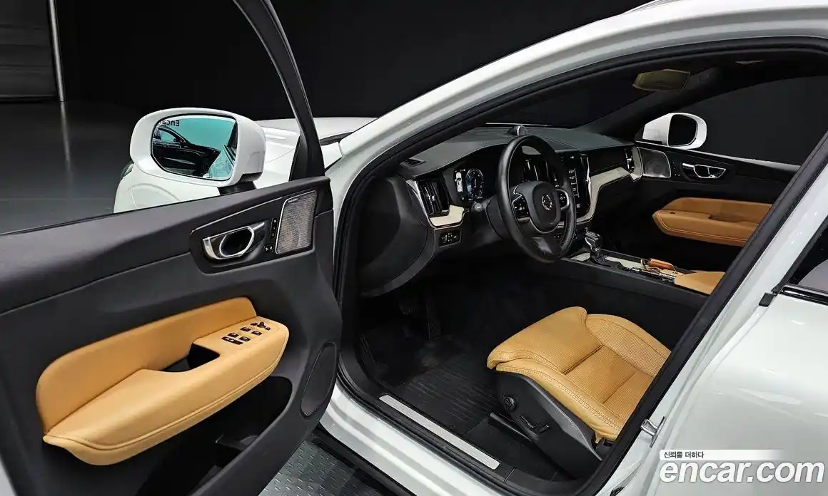 Volvo XC60 2020 2.0 Автомат в Москве № 164642, фото 11